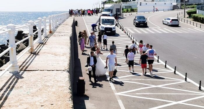 CETĂȚEANUL COMAN: Le obosesc gladiolele la alde izmene-atârnând, nene