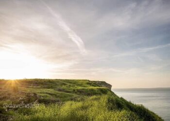 Licitație caritabilă cu fotografia de artă „Stânci la Capul Doloșman „Jurilovca, Tulcea”