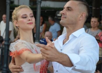 Constănțenii și turiștii sunt invitați la „Dance Sea-mphony 2021”, o serie de spectacole coregrafice inedite.