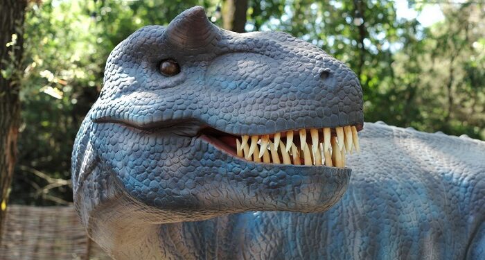 JURASICA: În Neptun, s-a deschis singurul parc tematic de dinozauri de pe litoral