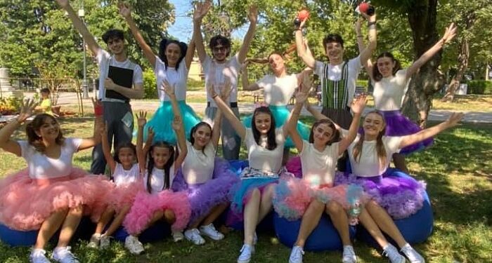 „Lumea poveștilor“, un spectacol atractiv, plin de învățăminte, oferit de trupa Zbumzzi