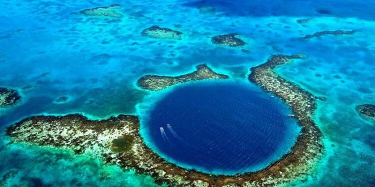 Reciful de corali din insulele Belize, retras de pe lista patrimoniului UNESCO în pericol