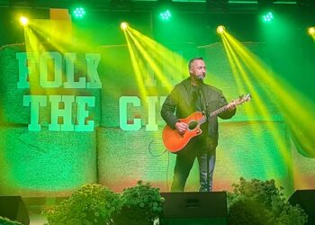 Victor Socaciu și Ducu Bertzi vă așteaptă, în această seară, în Piața Ovidiu