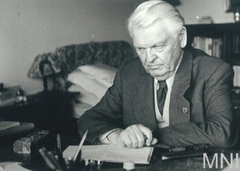 5 noiembrie: Se naște marele scriitor român Mihail Sadoveanu