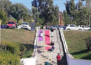 Education Art Flipping: Liceenii Colegiului Regina Maria continuă pictura în pasajul de la Gară