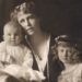 2 noiembrie:  Principele Mircea, ultimul copil al Reginei Maria, moare de febră tifoidă