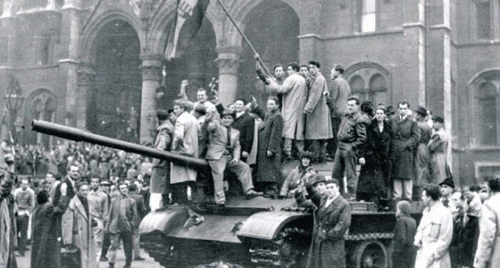 4 noiembrie: Tancurile sovietice intră în Budapesta și pun capăt revoluției maghiare anticomuniste