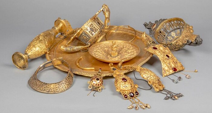 Tezaurul de la Pietroasa, cunoscut drept ”Cloșca cu puii de aur”