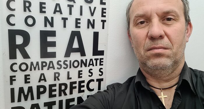 Moș Vergil Nepăsătorul: De la chiftele printre ruine la îmbrânceli printre garduri