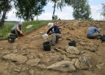 Cimitir vechi de 5000 de ani, descoperit în munții Apuseni