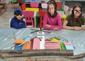 „Eco Art” – Copii din centre de plasament au realizat adevărate opere de artă ecologică cu materiale reciclabile