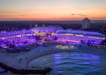 Sute de actuali și viitori antreprenori români se întâlnesc la Phoenicia Blue View