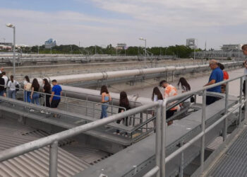 Elevi ai Liceului Economic „Virgil Madgearu”, la „bordul” bioreactoarelor Stației de epurare Constanța Nord