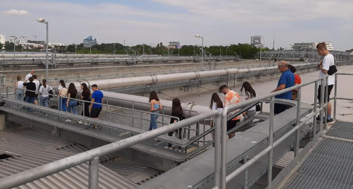 Elevi ai Liceului Economic „Virgil Madgearu”, la „bordul” bioreactoarelor Stației de epurare Constanța Nord