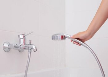 CET oprește apa caldă în noaptea de luni, 6 iunie