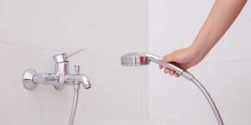 CET oprește apa caldă în noaptea de luni, 6 iunie