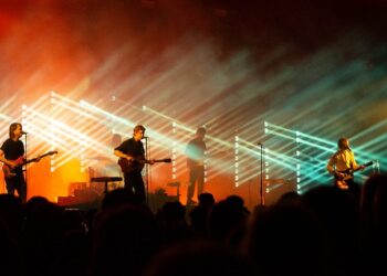 LIVING ROCK, festivalul alternativ de pe plaja sălbatică Tuzla, își anunță line-up-ul complet