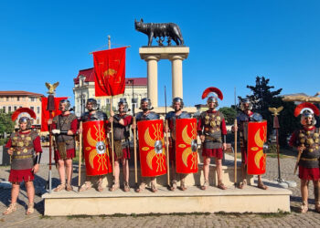 Soldații romani intră în Gardă de onoare la Lupoaică