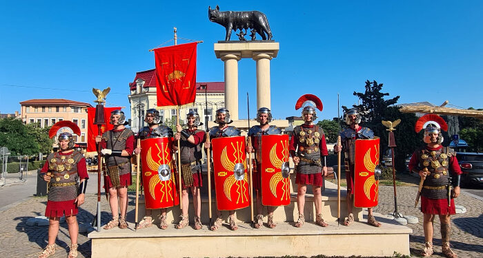 Soldații romani intră în Gardă de onoare la Lupoaică