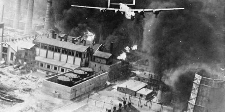 CALENDAR. 1 august 1943: TIDAL WAVE, primul atac aerian american asupra României