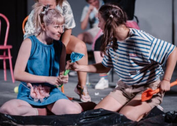 „Blue Theatre Revolution University Contest”: Universitatea de Arte din Târgu Mureș – CABARETUL CUVINTELOR