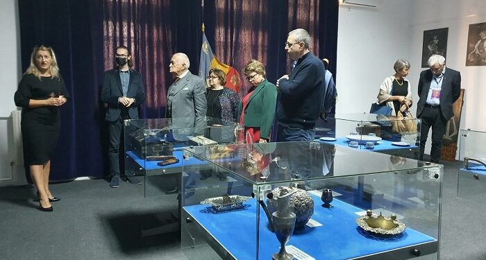 MINAC: Expoziție de obiecte ce au aparținut Reginei Maria a României