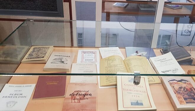Vernisaj de cartea dobrogeană în holul Bibliotecii Județene „Panait Cerna” Tulcea