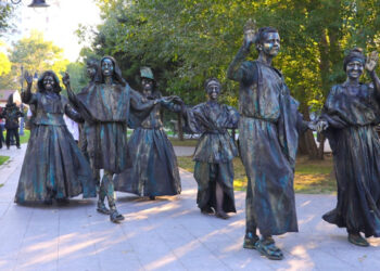 FOTO Parada Statuilor Vivante, prima zi a festivalului-supriză de la malul mării