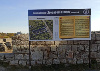 Un român din Danemarca a donat Complexului Tropaeum Traiani panouri de informare pentru turiști