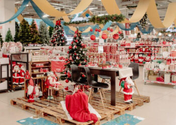 Auchan Constanța deschide sezonul cumpărăturilor de iarnă cu 4 noi colecții exclusive de decorațiuni și peste 3000 de jucării
