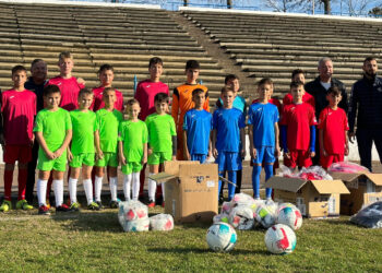 Șorturi, tricouri, jambiere și mingi de fotbal pentru copiii din Castelu, Medgidia, Cobadin și Ciocârlia
