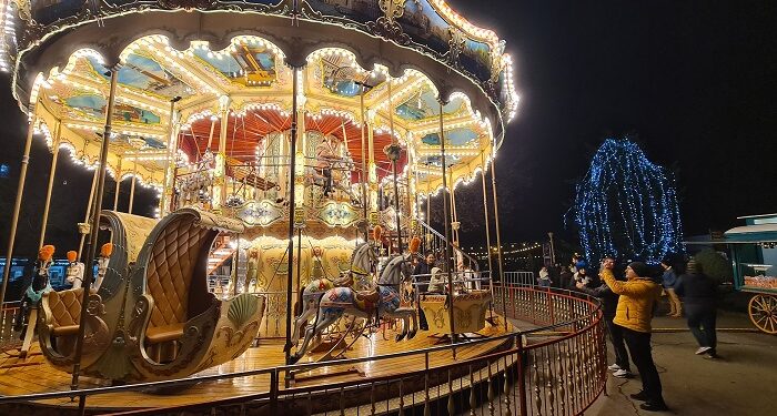 Se anunță un weekend călduț, numai bun pentru un vin fiert și-un carusel strălucitor în Târgul de Crăciun de la Danovski
