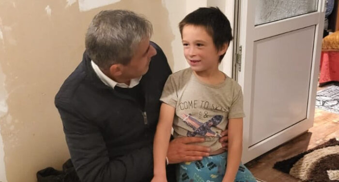 Deputatul Lucian Lungoci a jucat rolul lui Moș Crăciun în satul Lanurile