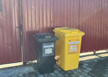 Polaris M Holding  a distribuit, și astăzi, pubelele negre și galbene în satul Schitu și Comuna Costinești