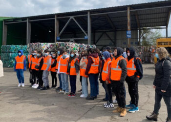 Elevi de la Școala nr. 16 din Constanța, vizită la Stația de sortare și reciclare POLARIS M HOLDING