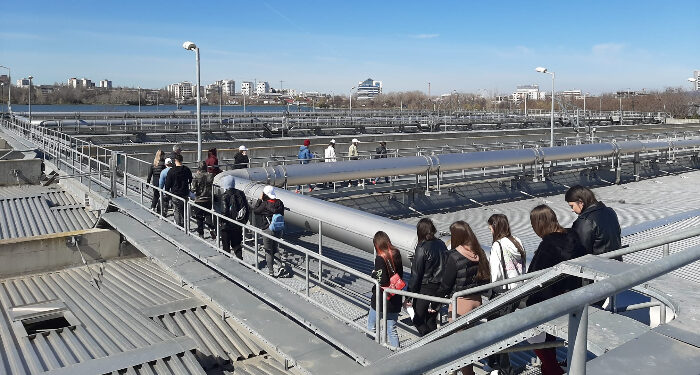 Școala Altfel, la RAJA Constanța. Elevii învață despre calitatea apei potabile și descoperă procesul de epurare