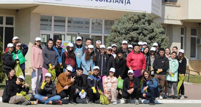 POLARIS și Liga Studenților UOC au curățat Campusul Universitar