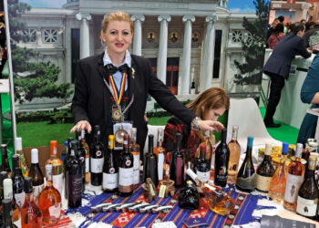 VIDEO Vinurile Dobrogei, la PARIS, încântă vizitatorii Salonului Mondial al Turismului