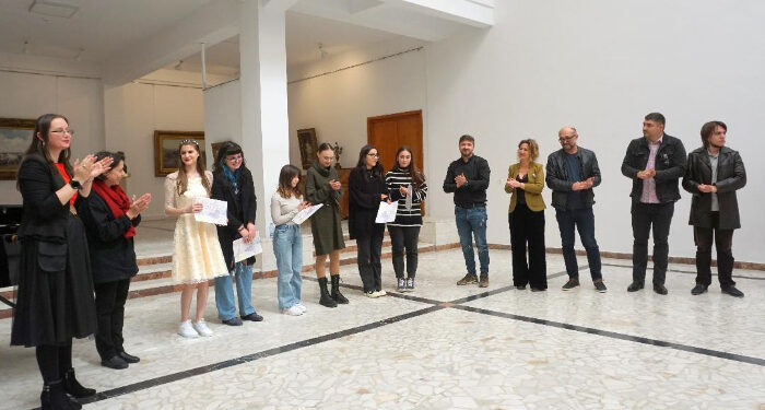 Cine sunt STUDENȚII PREMIAȚI în Proiectul „Redescoperind Muzeul de Artă”, la Constanța