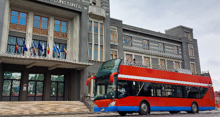 Autobuzele etajate CiTy TOUR revin pe traseu pentru turiști și localnicii dornici să își cunoască orașul