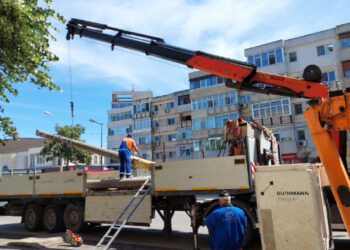 Se taie stâlpii de iluminat și cablurile de pe bulevardul Alexandru Lăpușneanu din Constanța