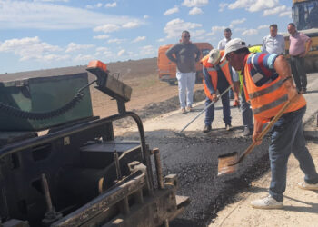 Drumul județean Coroana – Albești a intrat în ultima fază de lucrări
