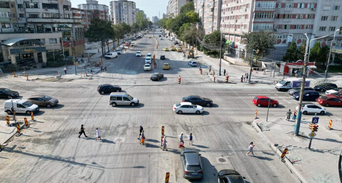 Luni, 21 august, SE ÎNTRERUPE SEMAFORIZAREA în intersecția de la Casa de Cultură