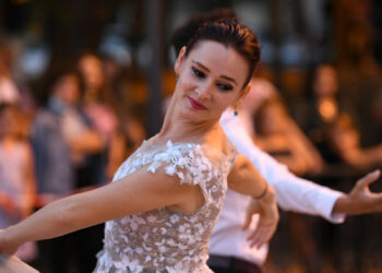 „Pirouette Ballet Academy”, spectacole coregrafice de înaltă ținută, în Piața Ovidiu