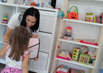 Surprize la început de an școlar pentru copiii cu autism, A.D.H.D. și alte afecțiuni – „Fii Eroul Casei S.U.I.T.A.”