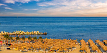 MAMAIA. Septembrie anunță vreme de vară și prețuri de extrasezon