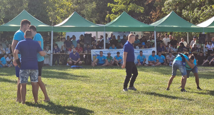 VIDEO KURES, luptele tătărești tradiționale, au încins atmosfera în Parcul Tăbăcărie din Constanța