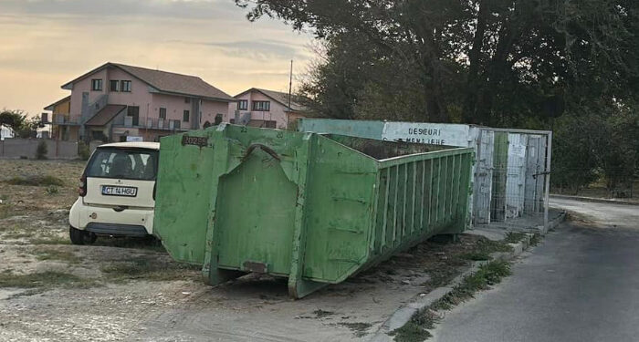 CONSTANȚA: Puneți deșeurile voluminoase în benele de culoare verde