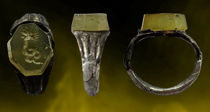 MINAC expune un Inel de argint cu Chnoubis, șarpele leontocefal egiptean, gravat în gema încastrată