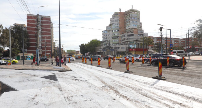 Se asfaltează, ÎN SFÂRȘIT, intersecția Casa de Cultură, așadar sunt restricții de circulație care nu vor bucura pe nimeni